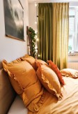 Bawełniana poszewka z ozdobną falbaną w miodowym kolorze 70x80, 50x60, 40x40 - Nasze Domowe Pielesze