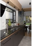 Szara plisa okienna w nowoczesnej kuchni - montaż inwazyjny w świetle szyby.