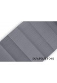 Szara tkanina zaciemniająca oraz odbijająca promienie słoneczne (SARA PEARL 1-0460) na rolety plisowane.